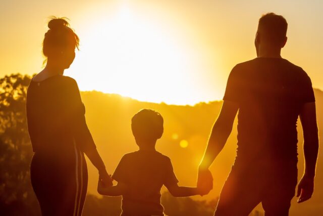 鈴木亮平の妻との馴れ初めは？子どもの性別や家族エピソードも調査！